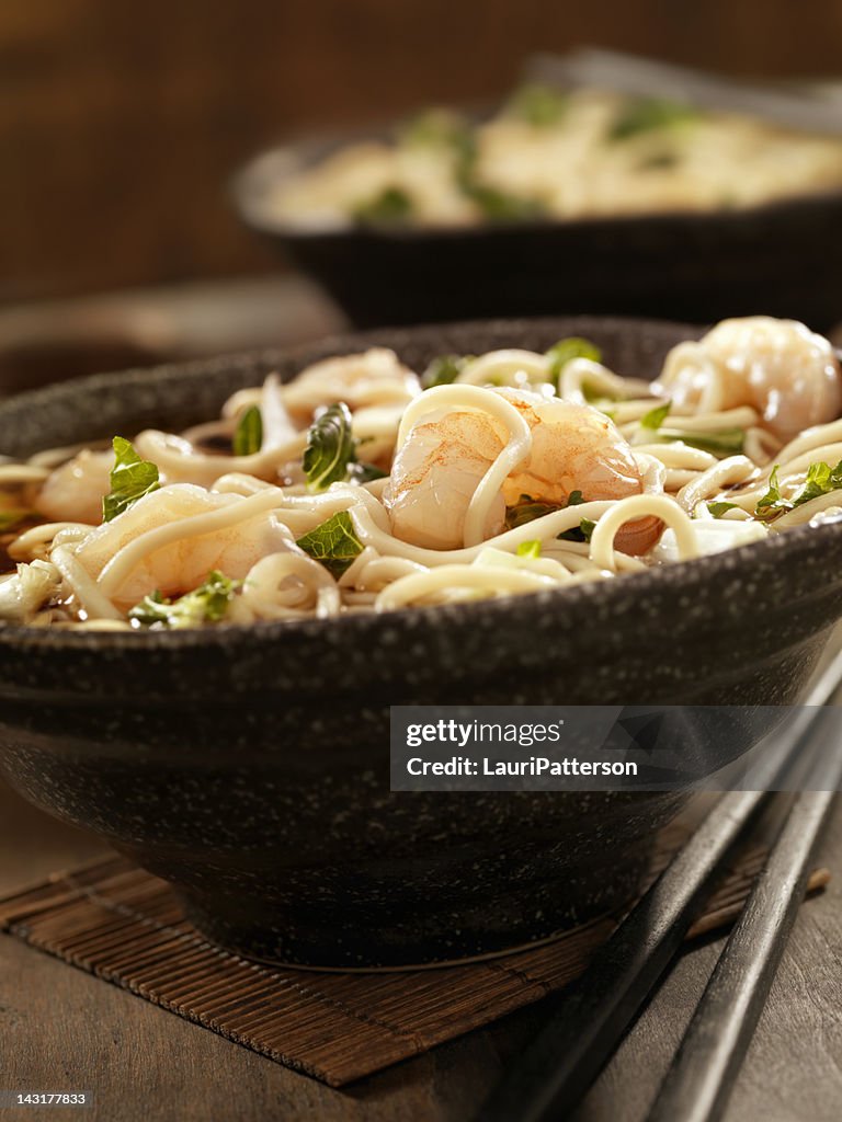 Pasta in brodo con gamberi