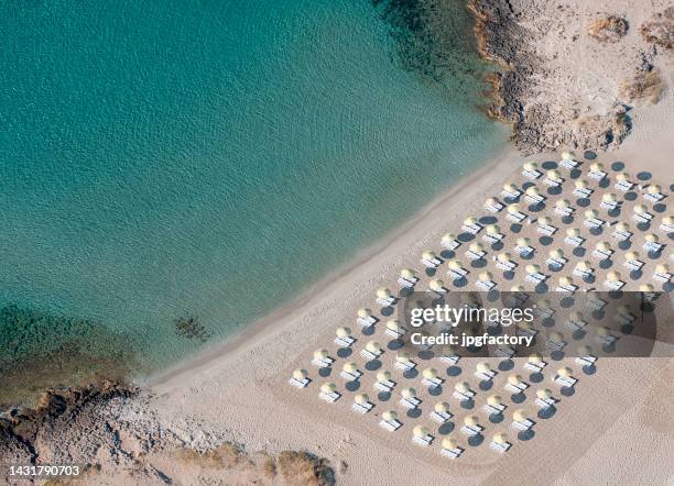 leere strandansicht aus der luft - aegean turkey stock-fotos und bilder