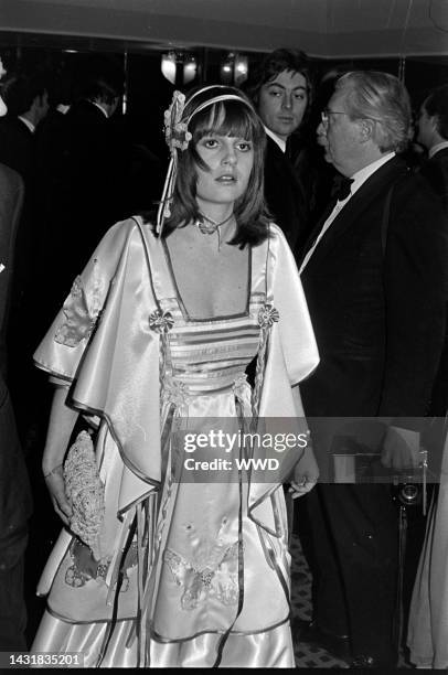 Lady Jane Wellesley attends a gala at the Intercontinental Hotel in London, England, on March 4, 1976.