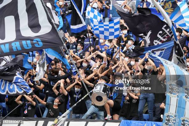 Fans of Gamba Osaka cheer during the J.LEAGUE Meiji Yasuda J1 32nd Sec. Match between Yokohama F･Marinos and Gamba Osaka at Nissan Stadium on October...