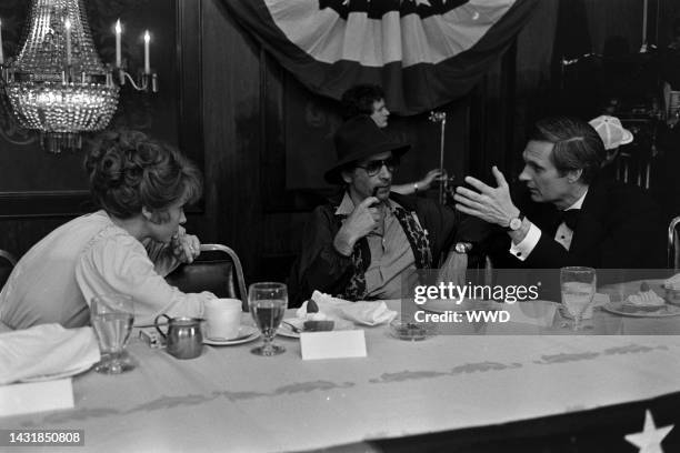 Barbara Harris, director Jerry Schatzberg, and Alan Alda prepare for filming during production of "The Seduction of Joe Tynan" in Baltimore,...