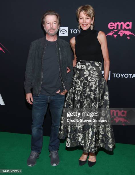 David Spade and Wendie Malick arrives at the Environmental Media Association Awards Gala on October 08, 2022 in Los Angeles, California.