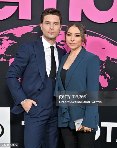 Ronen Rubinstein and Jessica Parker Kennedy attend the Environmental Media Association Awards Gala on October 08, 2022 in Los Angeles, California.