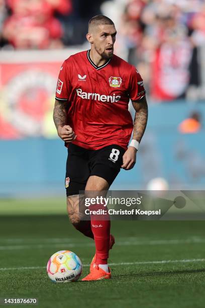 Robert Andrich of Leverkusen runs with the ball during the Bundesliga match between Bayer 04 Leverkusen and FC Schalke 04 at BayArena on October 08,...