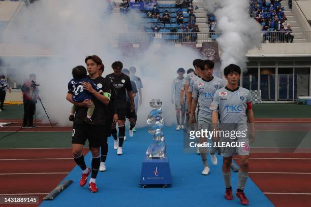 Taiki HIRATO of FC Machida Zelvia and Yuki NISHIYA of Tochigi SC walk into the pitch prior to the J.LEAGUE Meiji Yasuda J2 40th Sec. Match between FC...