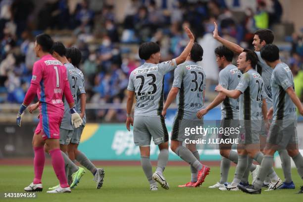 Tochigi SC players celebrate their victory after the J.LEAGUE Meiji Yasuda J2 40th Sec. Match between FC Machida Zelvia and Tochigi SC at Machida...