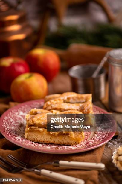 homemade apple pie in rustic kitchen in autumn mood - apple pie stock pictures, royalty-free photos & images