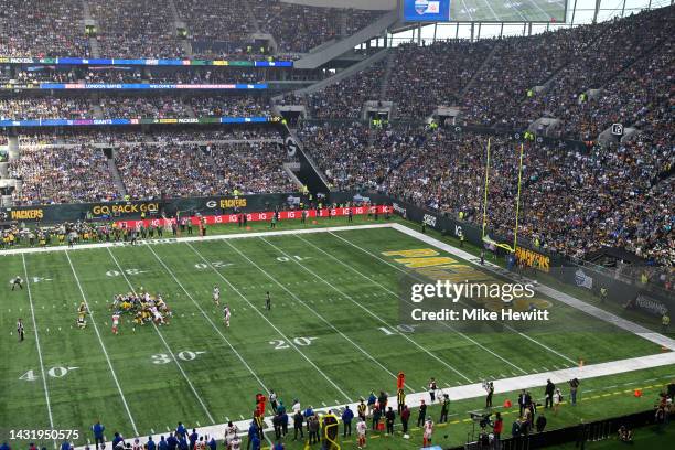 Mason Crosby of the Green Bay Packers kicks a 4 yard field goal during the NFL match between New York Giants and Green Bay Packers at Tottenham...