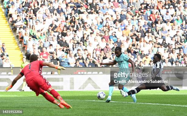 Marco Silvestri of Udinese Calcio looks on as Ademola Lookman of Atalanta BC scores their side's first goal whilst under pressure from Jean-Victor...