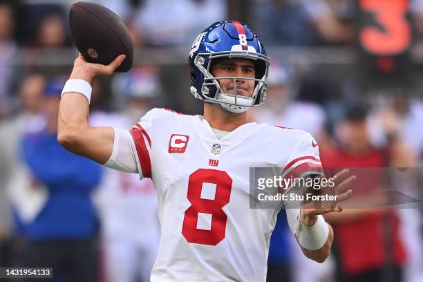 Daniel Jones of the New York Giants throws a pass in the first half during the NFL match between New York Giants and Green Bay Packers at Tottenham...