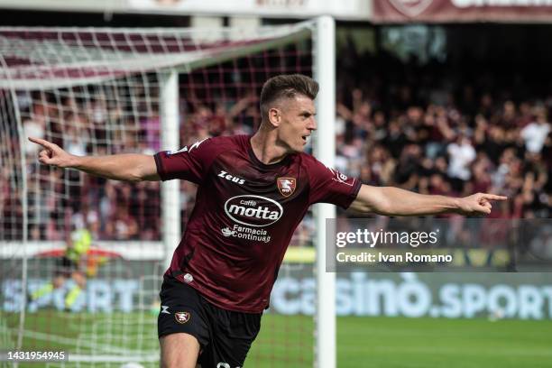 Krzysztof Piątek of US Salernitana celebrates after scoring a goal to make it 1-0 during the Serie A match between Salernitana and Hellas Verona at...