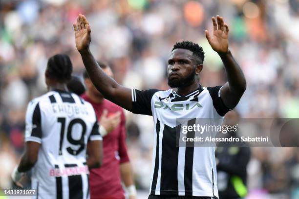 Isaac Success of Udinese Calcio applauds their fans after the final whistle of the Serie A match between Udinese Calcio and Atalanta BC at Dacia...