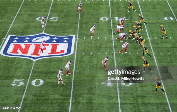 General view as Green Bay Packers prepare to snap the ball in the fourth quarter during the NFL match between New York Giants and Green Bay Packers...