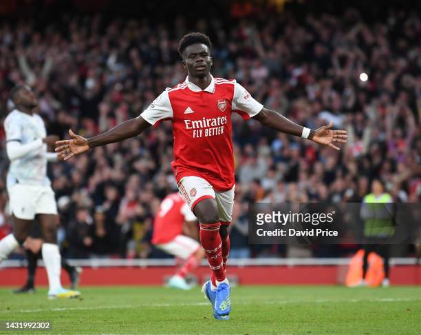 Bukayo Saka celebrates scoring the 3rd Arsenal goal during the Premier League match between Arsenal FC and Liverpool FC at Emirates Stadium on...