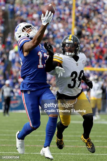 Gabe Davis of the Buffalo Bills makes a one-handed catch for a touchdown against Minkah Fitzpatrick of the Pittsburgh Steelers for a touchdown during...