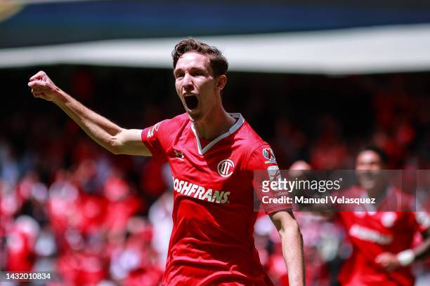 Marcel Ruiz of Toluca celebrates after scoring his team's third goal during the playoff match between Toluca and FC Juarez as part of the Torneo...