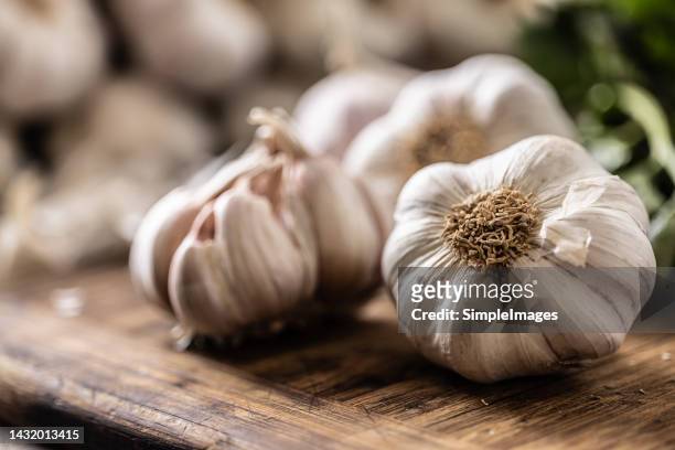 organic garlic unpeeled ready to be used for cooking in the kitchen. - garlic stock-fotos und bilder