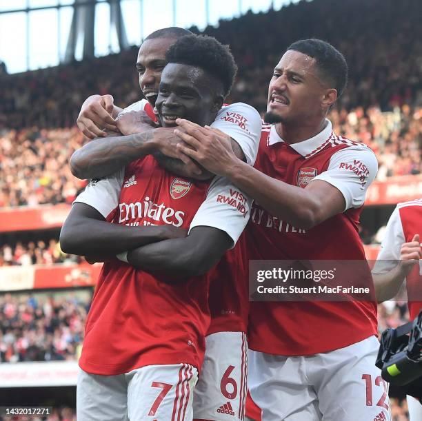 Bukayo Saka celebrates scoring the 2nd Arsenal goal with Gabriel and William Saliba during the Premier League match between Arsenal FC and Liverpool...