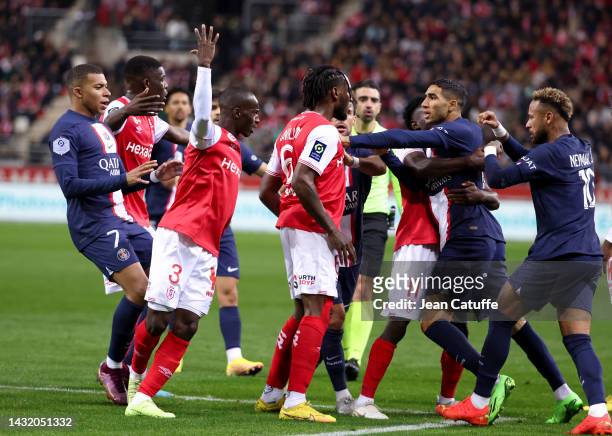 Clash between Kylian Mbappe of PSG, Kamory Doumbia, Andreaw Gravillon of Reims, Achraf Hakimi, Neymar Jr of PSG during the Ligue 1 match between...