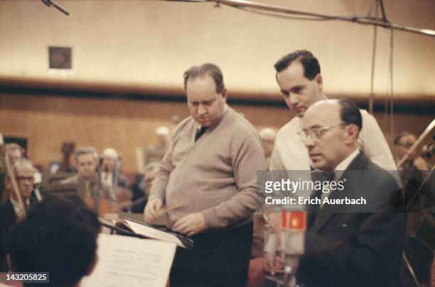 Soviet violinist Igor Oistrakh with his father David Oistrakh and Russian conductor Gennady Rozhdestvensky , circa 1965.