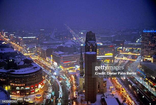 kurfürstendamm at night, berlin - kurfürstendamm 個照片及圖片檔