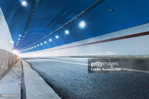 modern highway tunnel underpass - túnel de carretera fotografías e imágenes de stock