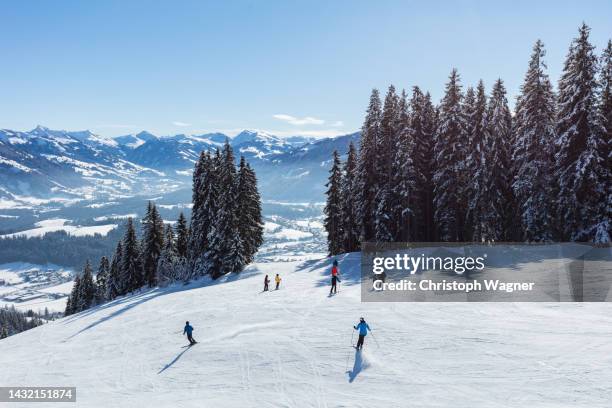 dolomiten - südtirol - skifahren - piste - après ski stockfoto's en -beelden