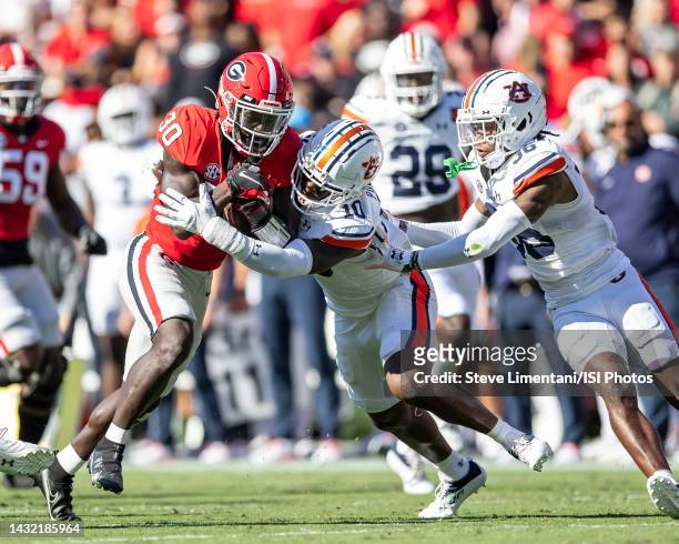 Daijun Edwards of the Georgia Bulldogs tries t advance while in the grasp of Zion Puckett of the Auburn Tigers during a game between Auburn Tigers...