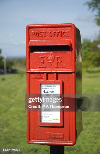 E R Post Box Sign Er Post Box Lancashire England High-Res Stock Photo - Getty Images