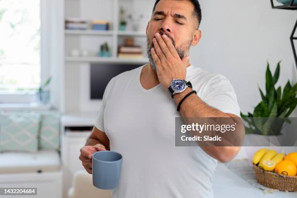 early morning cup - yawning stockfoto's en -beelden