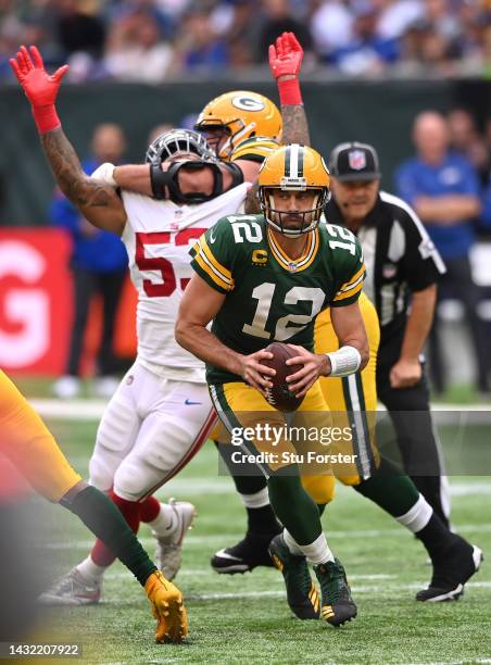 Aaron Rodgers of the Green Bay Packers in action during the NFL match between New York Giants and Green Bay Packers at Tottenham Hotspur Stadium on...