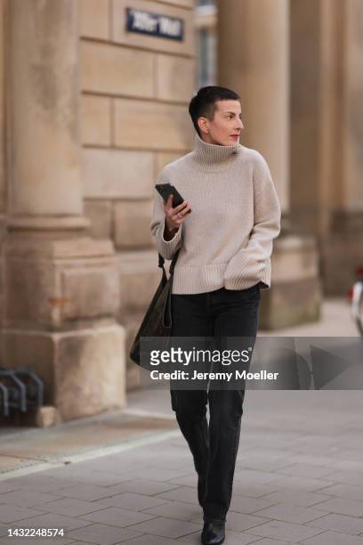 Tereza Brink wearing a khaki Khaite bag, a cashmere beige turtleneck, a black Agolde jeans and black Aeyde shoes on October 06, 2022 in Hamburg,...