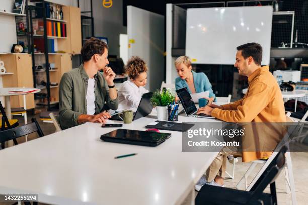 a professional female programmer teaches new programmers how to code programs - programmer team stock pictures, royalty-free photos & images
