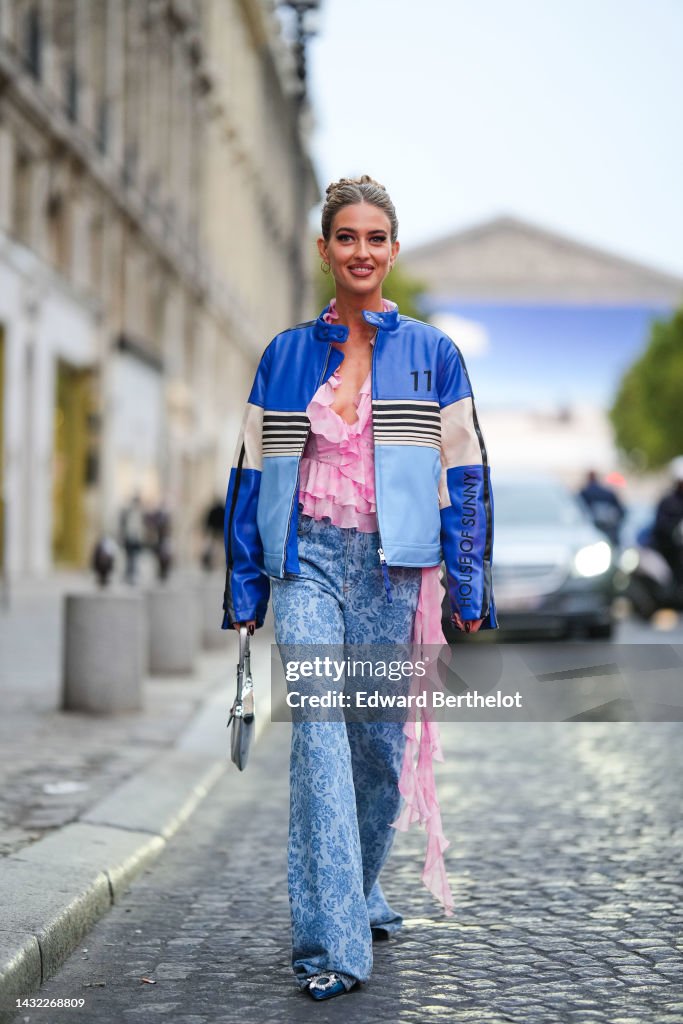 Street Style - Paris Fashion Week - Womenswear Spring/Summer 2023 : Day Five