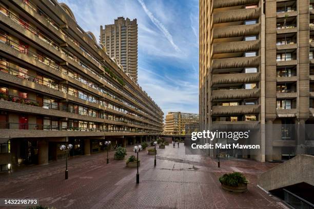 the london barbican residential building complex  in the city of london - barbican centre stock pictures, royalty-free photos & images