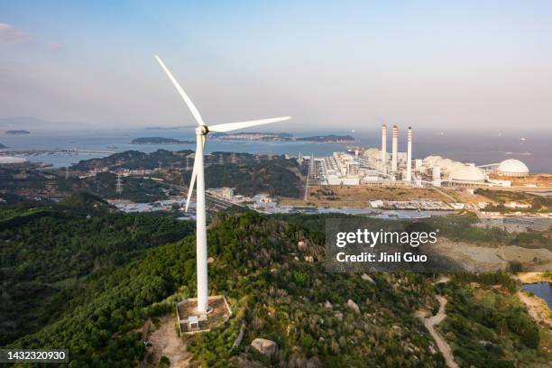 wind turbines and remote seaside power plants - low carbon technology stockfoto's en -beelden