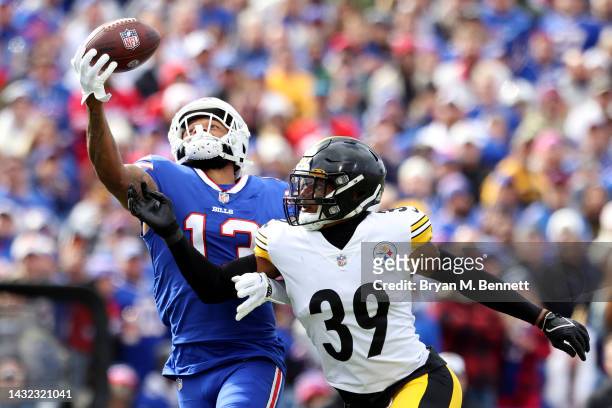 Gabe Davis of the Buffalo Bills makes a one-handed catch against Minkah Fitzpatrick of the Pittsburgh Steelers for a touchdown during the second...