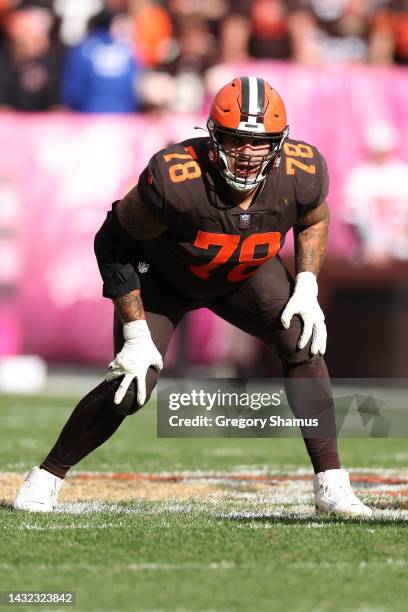 Jack Conklin of the Cleveland Browns plays against the Los Angeles Chargers at FirstEnergy Stadium on October 09, 2022 in Cleveland, Ohio.