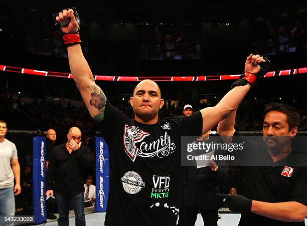 Ufc R2 Triangle 29 Travis Triangle Stock Photos, High-Res Pictures, and Images - Getty ...