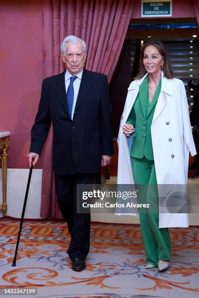 Author Mario Vargas Llosa and Isabel Preysler attend the "Madrileño del Año 2022" award at the Royal Theater on October 10, 2022 in Madrid, Spain.