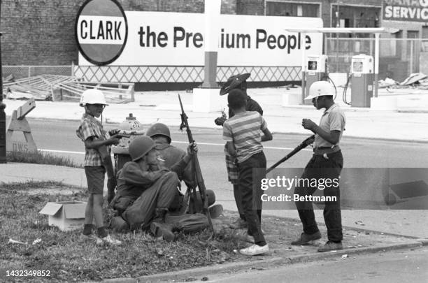 Detroit Riot Boy 1967 Detroit Riots Photos and Premium High Res Pictures - Getty Images