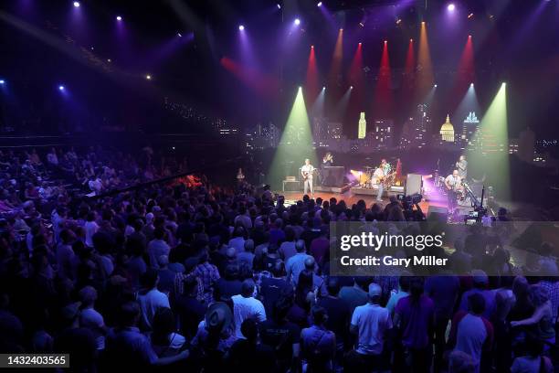 Stephen Malkmus, Rebecca Cole, Bob Nastanovich, Mark Ibold, Scott "Spiral Stairs Kannberg and Steve West of Pavement perform in concert during an...