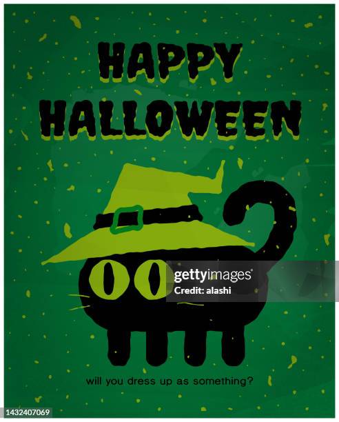 gruselige schwarze katze, die einen hexenhut trägt, sagt, es ist halloween-zeit, trage dein bestes kostüm zu unserem monster-masch - witch's hat stock-grafiken, -clipart, -cartoons und -symbole