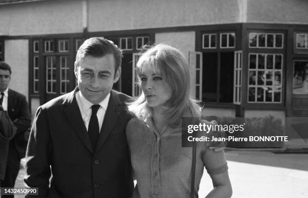 François Périer et Nathalie Delon sur le tournage du film 'Le Samourai' à Paris en juin 1967