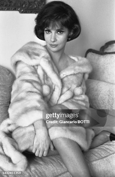 Actrice italienne Gina Lollobrigida à Paris en mars 1965