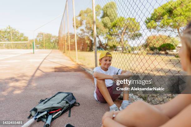 little break during the tennis training - tennis adult stock pictures, royalty-free photos & images