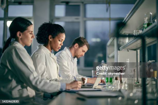students of science working in laboratory. - medical research group stock pictures, royalty-free photos & images