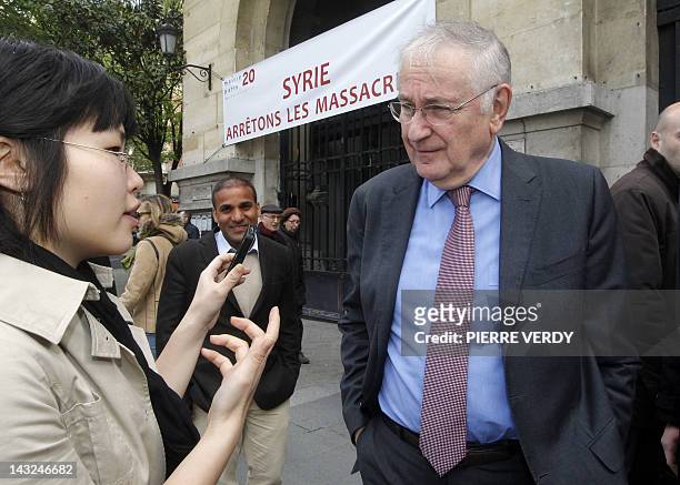 France's opposition "Solidarite et Progres" party candidate for the 2012 presidential election, Jacques Cheminade talks to a Chinese journalist as he...