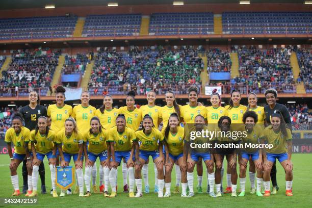 The Brazil squad pose for a group photo prior to kick off, back row ; Leticia Izidoro Lima da Silva, Tarciane Karen dos Santos de Lima, Beatriz...