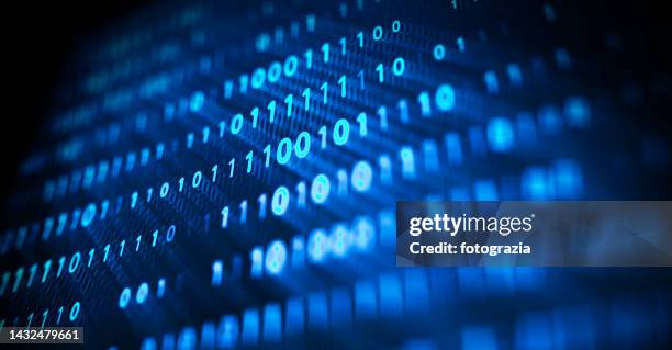 3d binary code on digital screen - código binario fotografías e imágenes de stock